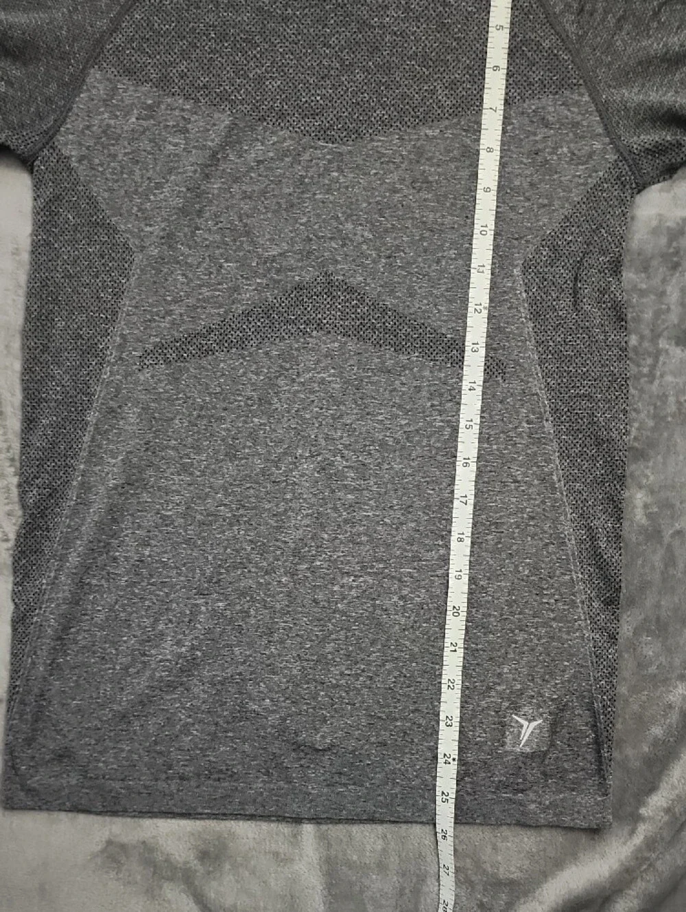 Old Navy Short-Sleeve Seamless Active Tee - Light Gray & Dark Gray - Picture 9 of 11